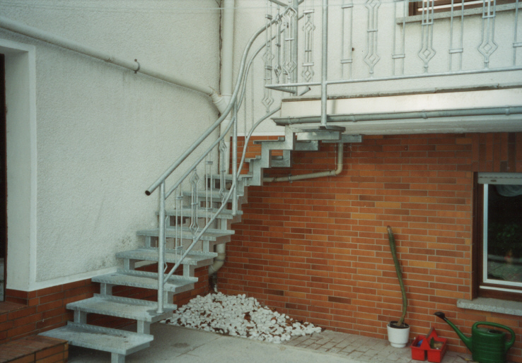 Treppe 1-ge 250